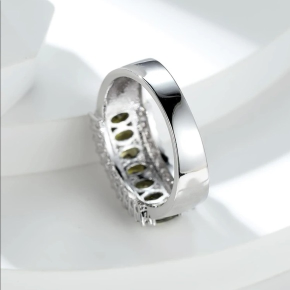 Sterling Silver Cubic Zirconia Ring - Picture 6 of 8